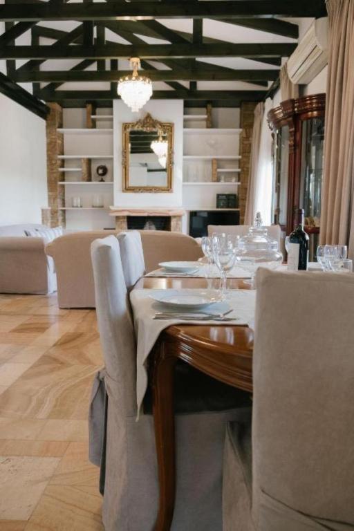 Marble Luxury Suites Karteros Eksteriør bilde